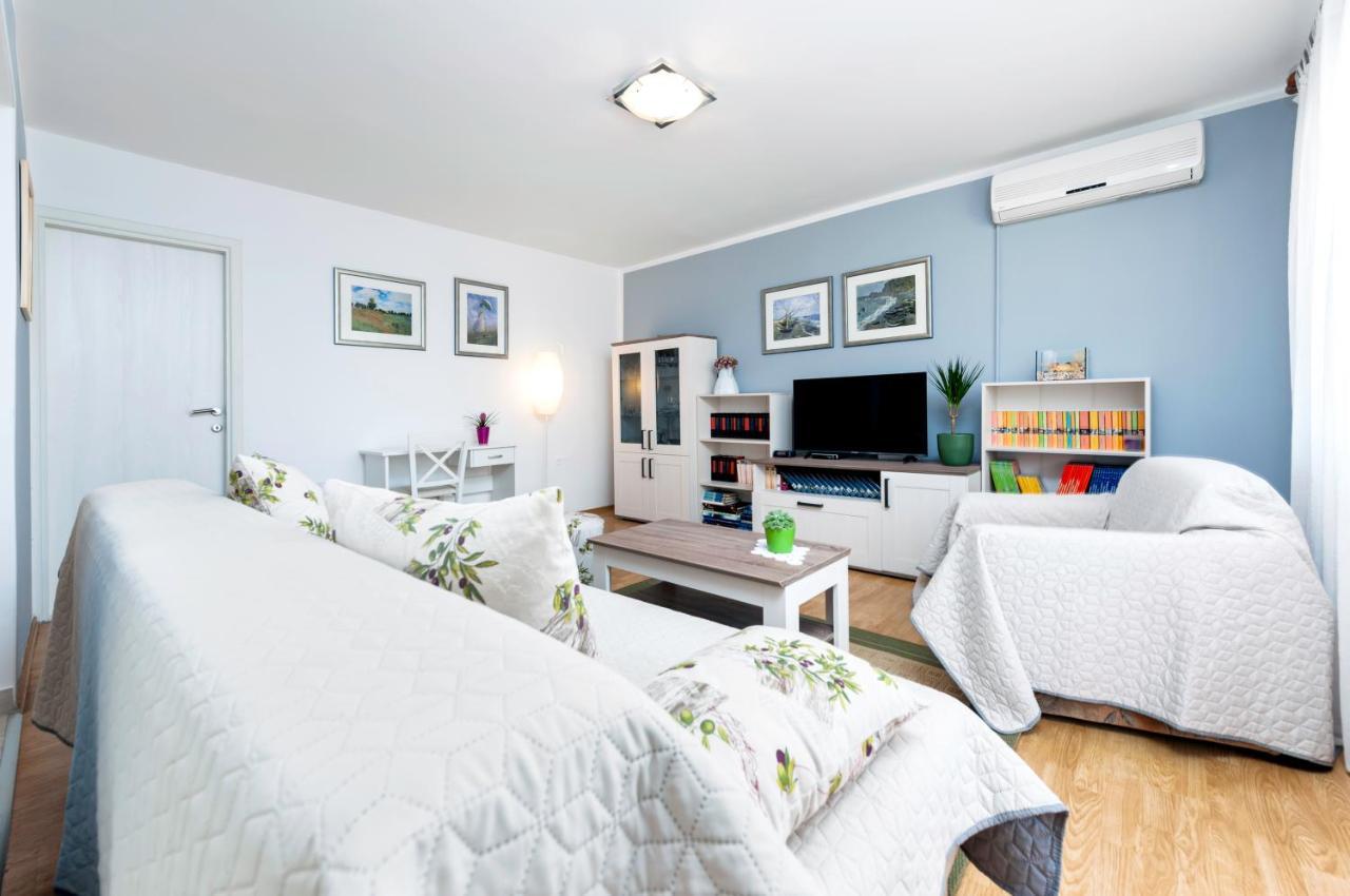 Apartman Oly Ровин Екстериор снимка