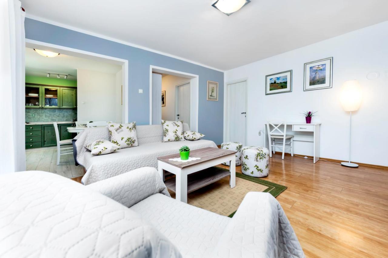 Apartman Oly Ровин Екстериор снимка