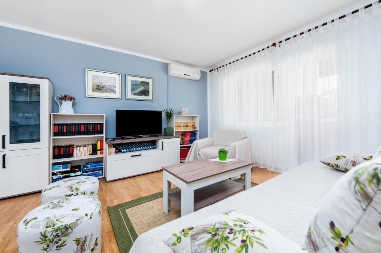 Apartman Oly Ровин Екстериор снимка
