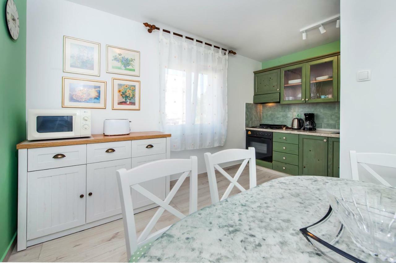 Apartman Oly Ровин Екстериор снимка