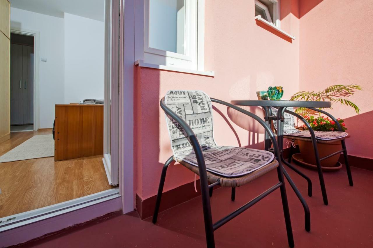 Apartman Oly Ровин Екстериор снимка